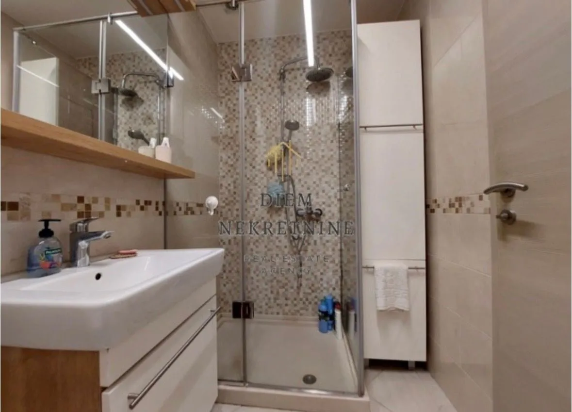 Rent, one bedroom apartment, 57m², Dobrota, Kotor