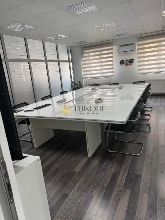 Rent, office space, 780m², Novo naselje, Novi Sad