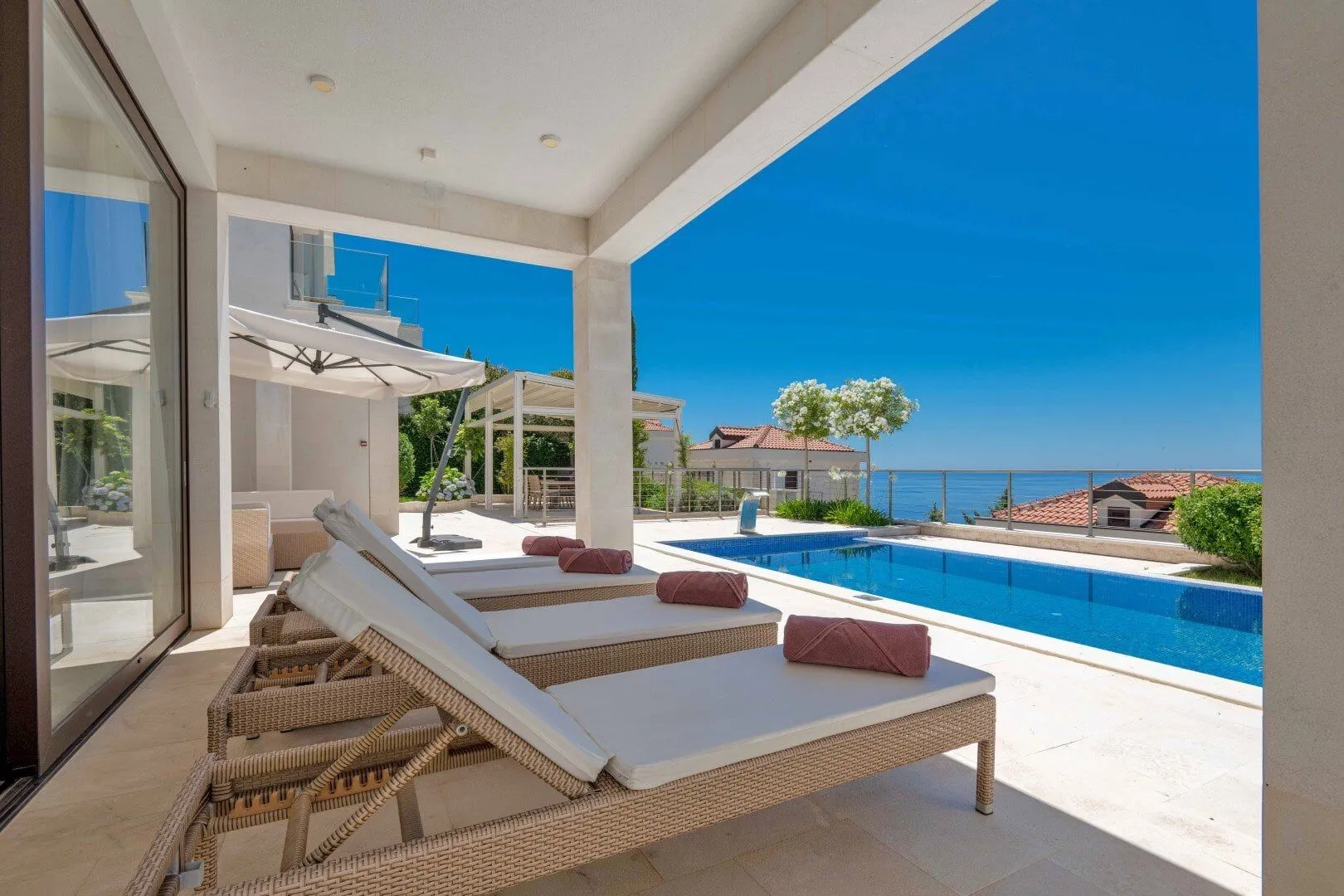 Sale, house, 279m², Drobni pijesak, Budva