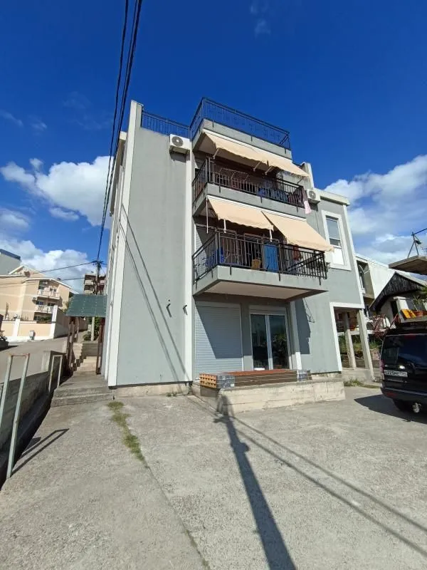 Prodaja, kuća, 617m², Šušanj, Bar