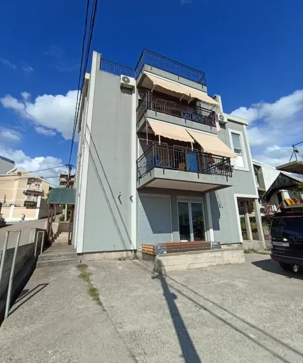 Prodaja, kuća, 617m², Šušanj, Bar