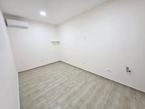 Izdavanje, poslovni prostor, 55m², Tološka šuma, Podgorica - image 9