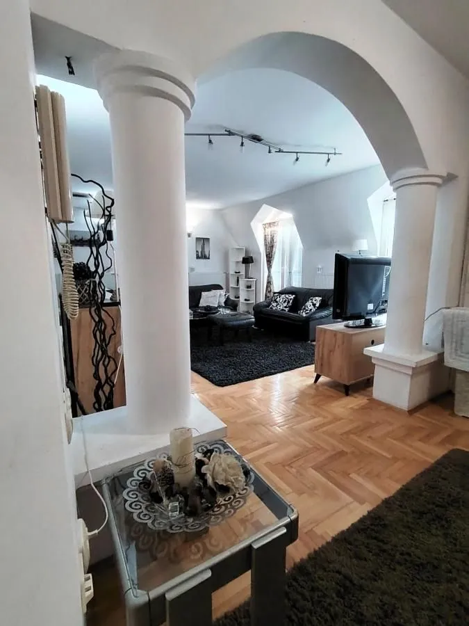 Izdavanje, trosoban stan, 90m², Centar, Niš