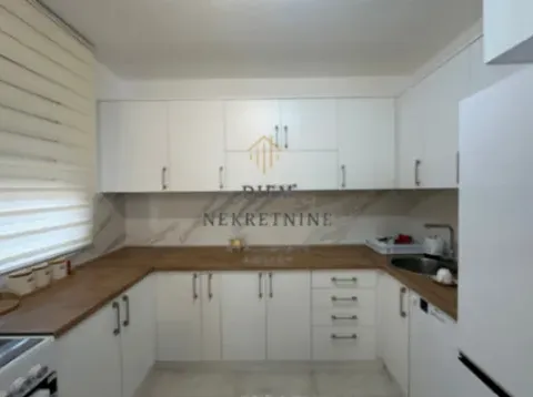 Izdavanje, kuća, 320m², Zlatica, Podgorica - image 10