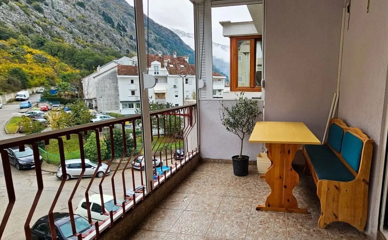 Rent, studio apartment, 40m², Dobrota, Kotor