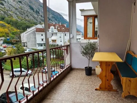 Rent, studio apartment, 40m², Dobrota, Kotor - image 10
