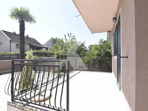 Rent, house, 200m², Stari Aerodrom, Podgorica - image 3