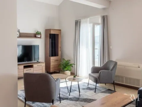 Izdavanje, dvosoban stan, 100m², Tivat, Crna Gora - image 4