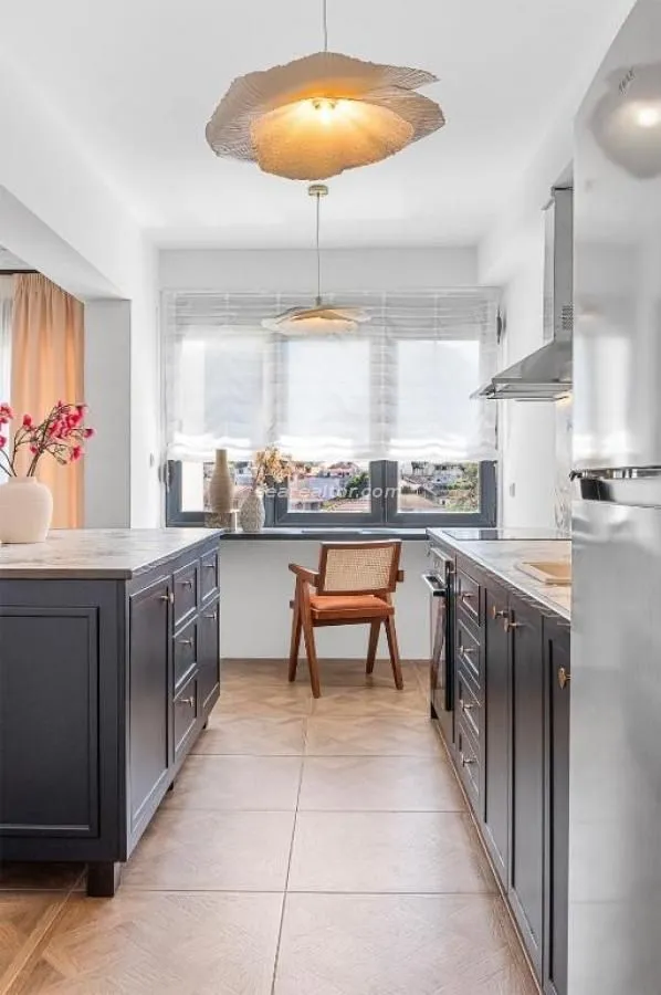 Prodaja, dvosoban stan, 77m², Centar, Tivat