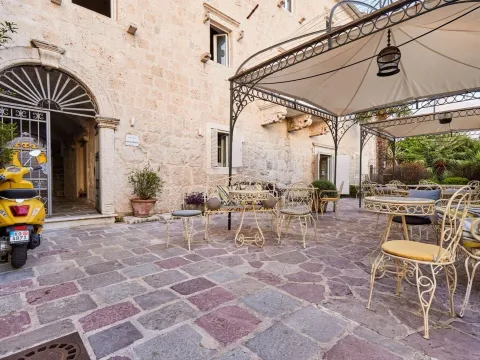 Rent, house, 2117m², Kotor, Crna Gora - image 14