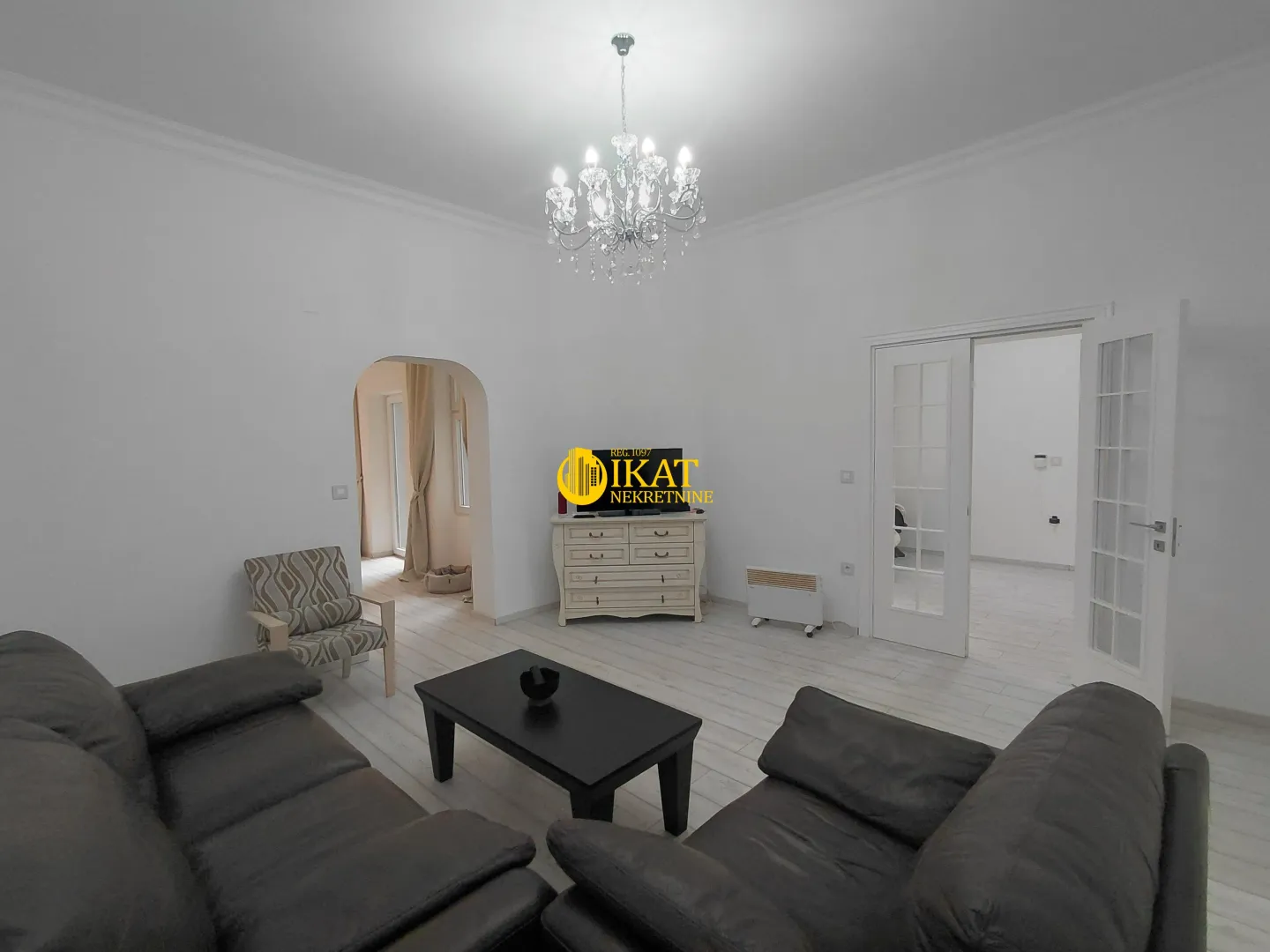 Living room with a sofa set, coffee table and TV unit.
