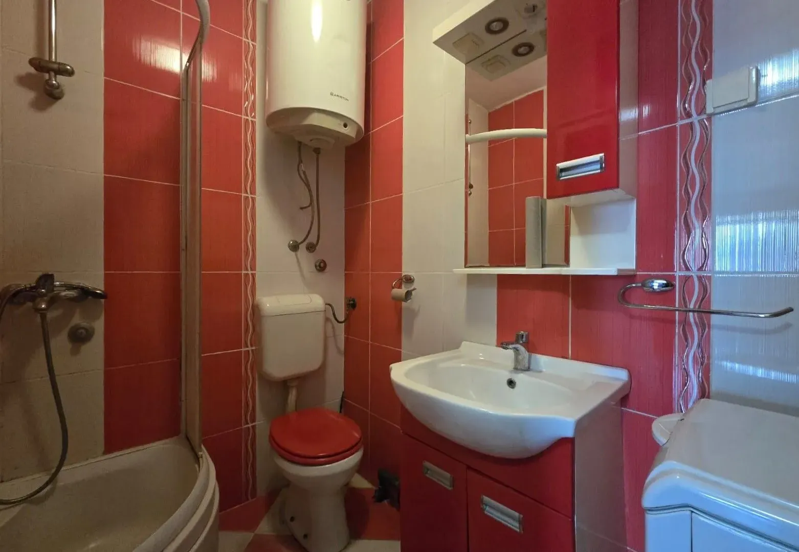 Prodaja, jednosoban stan, 30m², Škaljari, Kotor