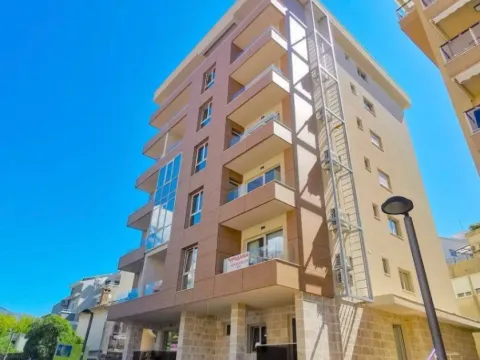 Izdavanje, dvosoban stan, 65m², Centar, Budva - image 2