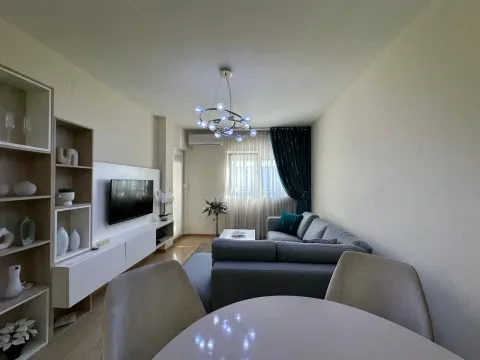 Rent, two bedroom apartment, 68m², City Kvart, Podgorica - image 3