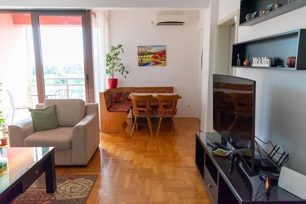 Izdavanje, trosoban stan, 89m², Preko Morače, Podgorica