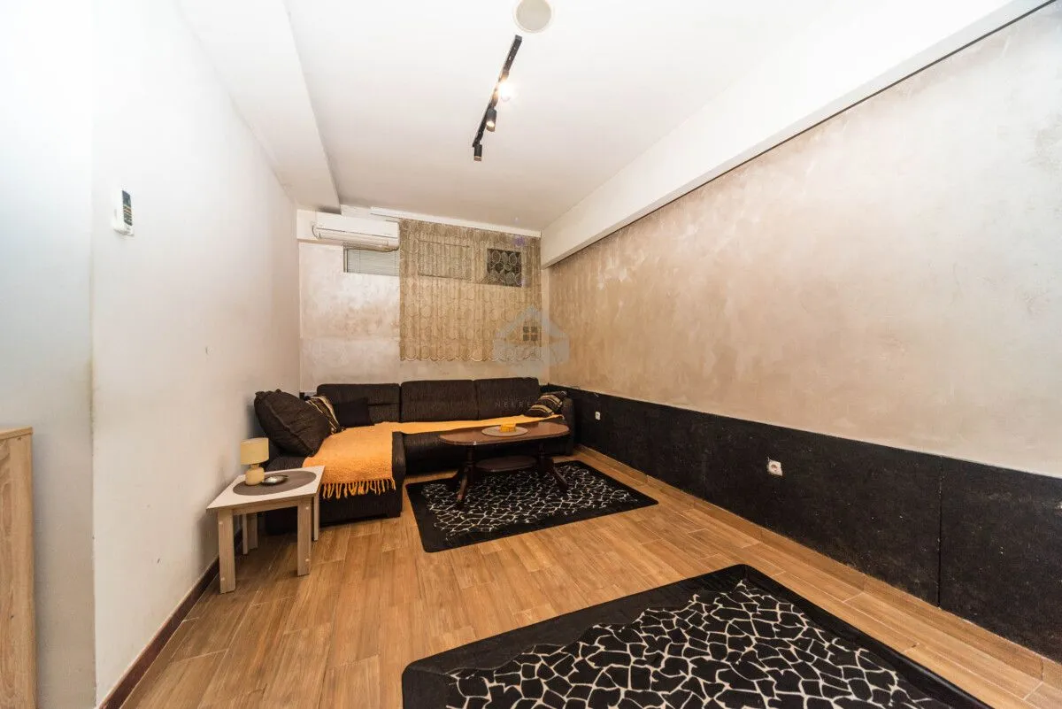 Izdavanje, jednosoban stan, 40m², Krivi Most, Podgorica