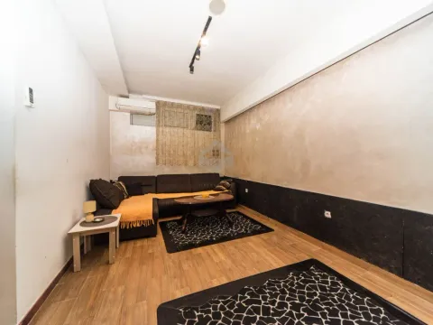 Izdavanje, jednosoban stan, 40m², Krivi Most, Podgorica - image 1
