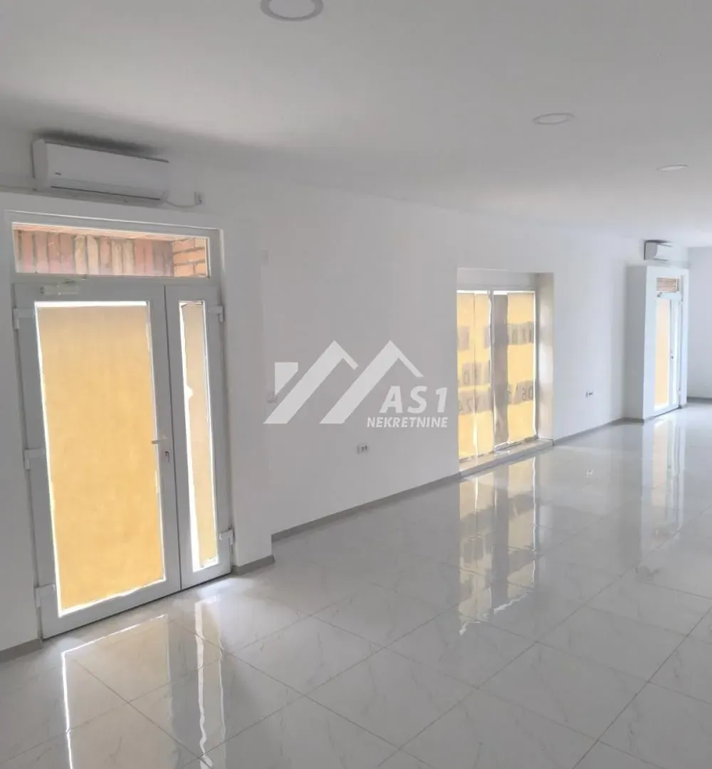 Rent, office space, 130m², Žabalj, Srbija