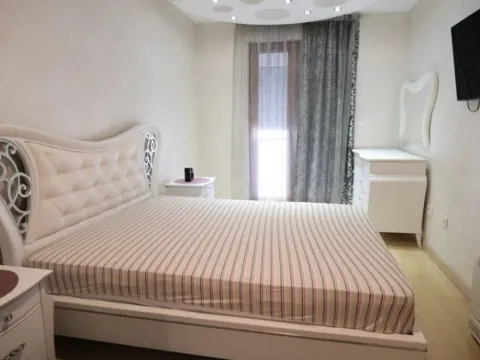 Rent, four bedroom apartment, 178m², City Kvart, Podgorica - image 6