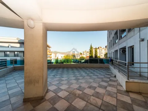 Izdavanje, dvosoban stan, 124m², Centar, Podgorica - image 17