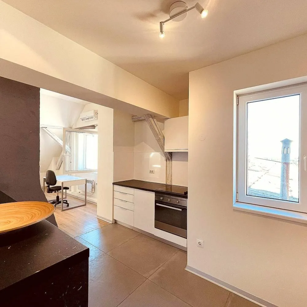 Rent, three bedroom apartment, 93m², Stari Grad, Beograd