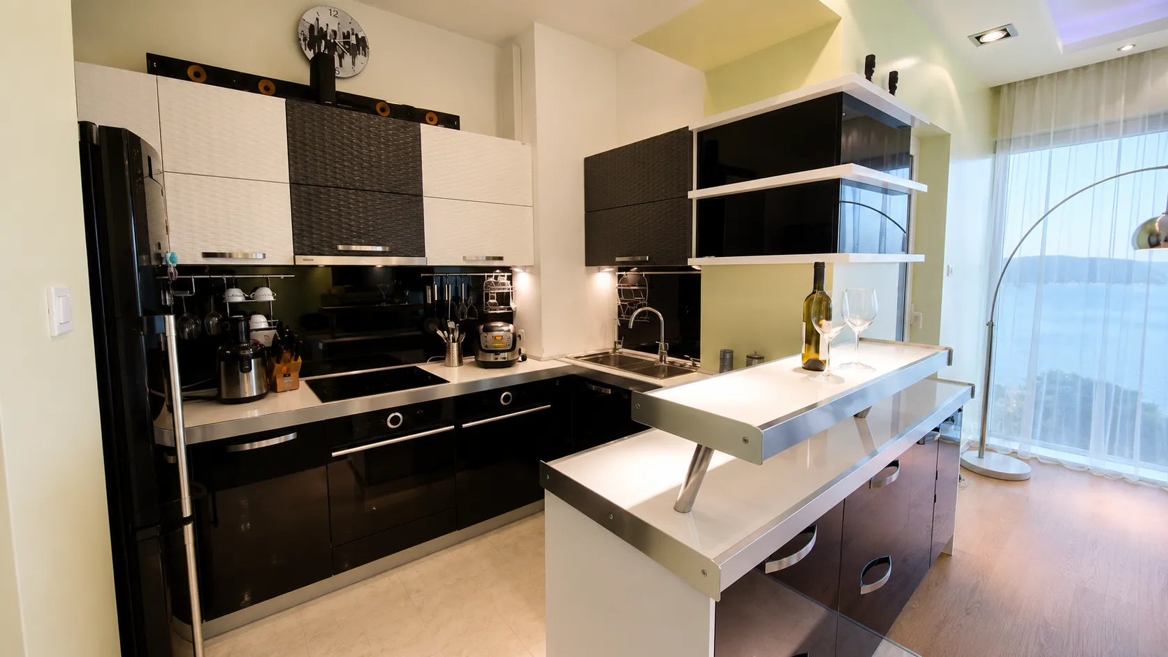 Prodaja, dvosoban stan, 85m², Tre Canne, Budva