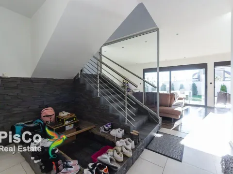 Sale, house, 300m², Tološi, Podgorica - image 10