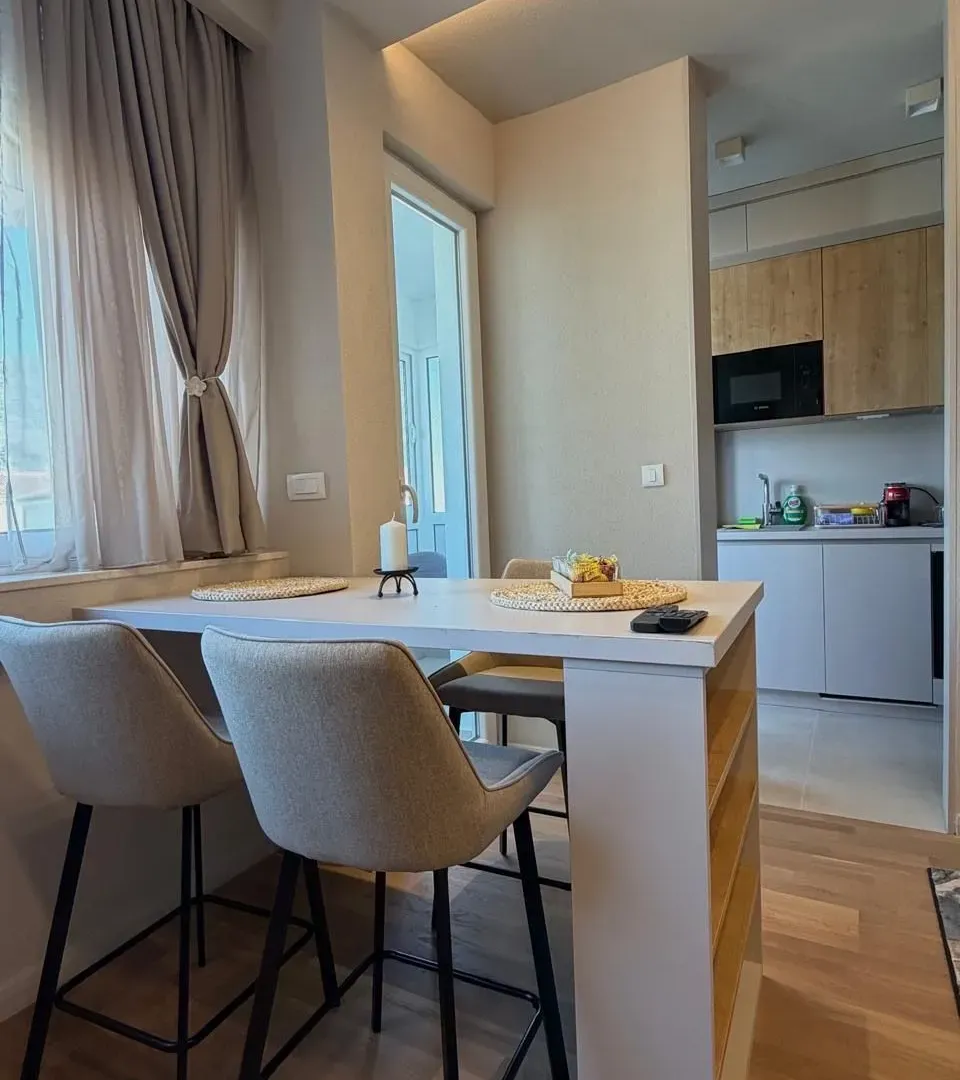 Izdavanje, jednosoban stan, 45m², Centar, Tivat