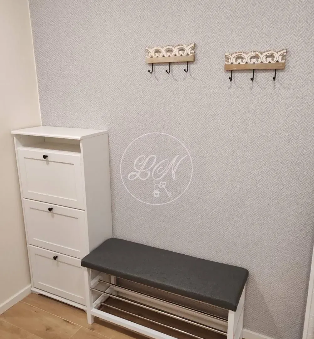 Izdavanje, trosoban stan, 84m², Novi Beograd Blok 64, Novi Beograd Sve Podlokacije
