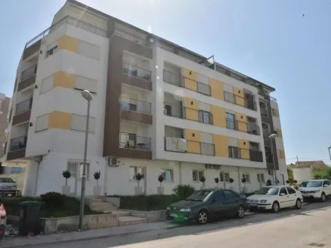 Prodaja, stan, 239m², Tivat, Crna Gora - image 2