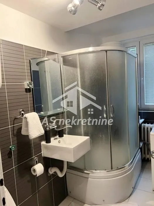 Rent, two bedroom apartment, 54m², Kalenić Pijaca, Vračar Sve Podlokacije