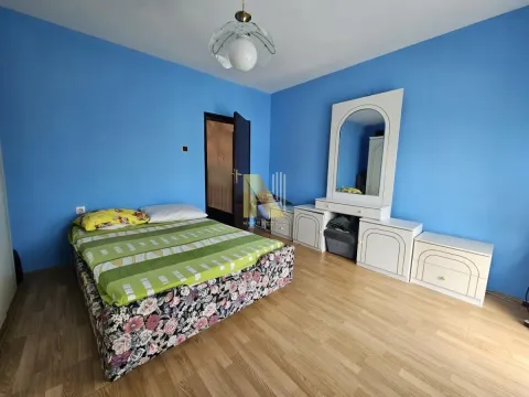 Sale, house, 213m², Begeč, Novi Sad Sve Podlokacije - image 11