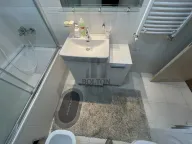 Izdavanje, dvosoban stan, 70m², Vračar, Šid - image 11