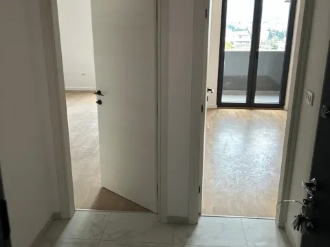 Prodaja, jednosoban stan, 43m², Stari Aerodrom, Podgorica - image 4