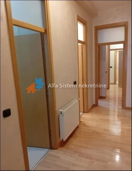 Izdavanje, trosoban stan, 98m², Savski Venac, Beograd