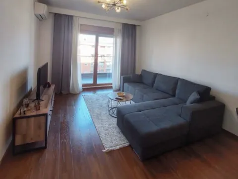 Izdavanje, jednosoban stan, 49m², Master Kvart, Podgorica