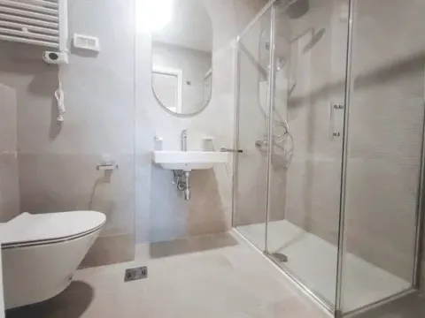 Izdavanje, dvosoban stan, 74m², Central Point, Podgorica - image 2