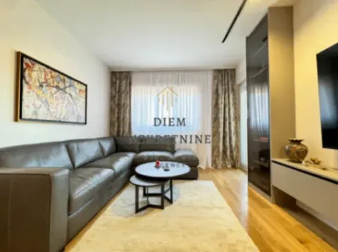 Izdavanje, dvosoban stan, 74m², Central Point, Podgorica