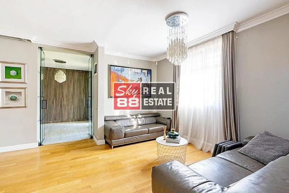Prodaja, kuća, 400m², Golf Naselje, Beograd