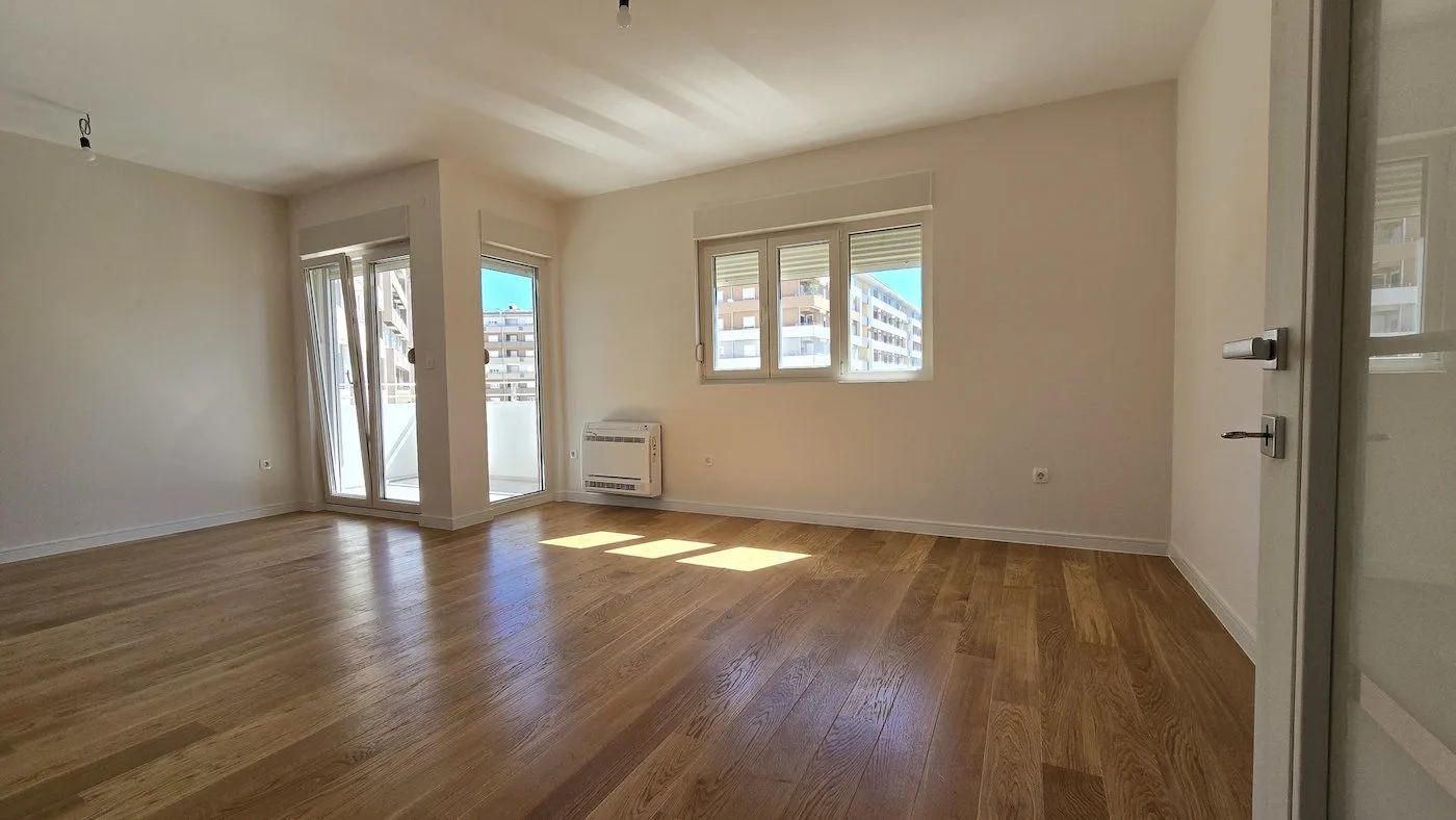 Rent, office space, 93m², Central Point, Podgorica