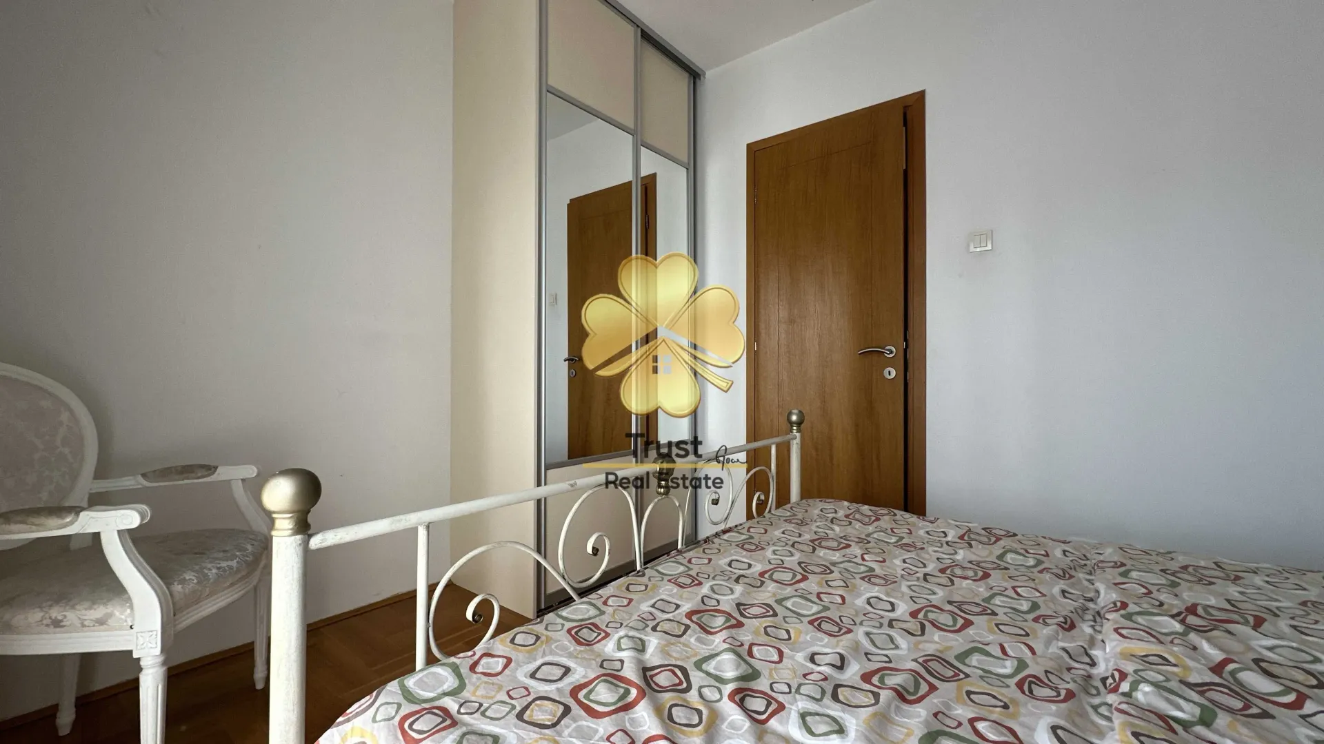 Izdavanje, trosoban stan, 100m², Blok 9, Podgorica