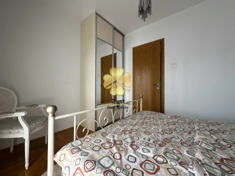 Izdavanje, trosoban stan, 100m², Blok 9, Podgorica - image 12