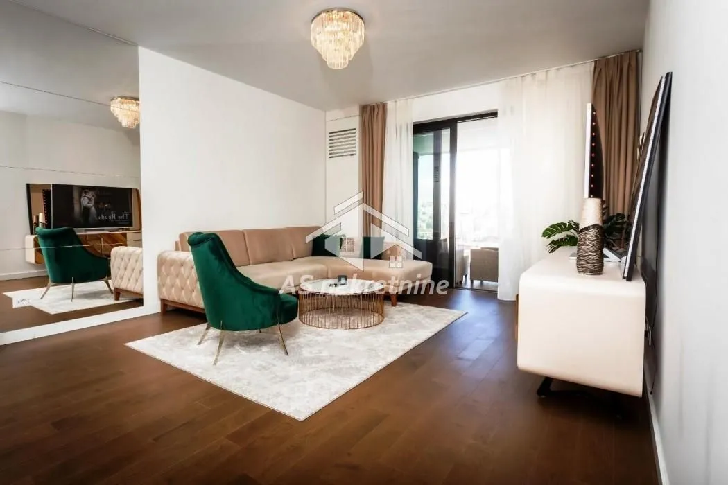 Izdavanje, trosoban stan, 120m², Savski Venac, Beograd