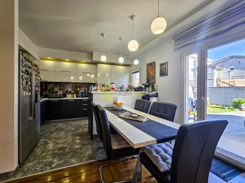 Sale, house, 216m², Blok 6, Podgorica - image 2