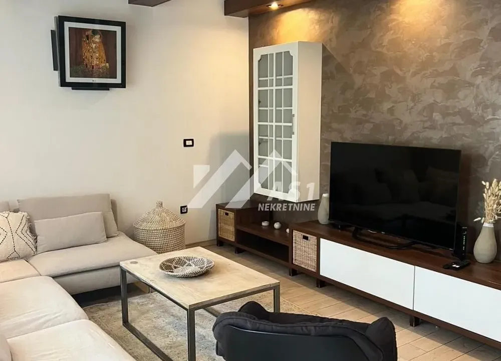 Izdavanje, četvorosoban stan, 95m², Novi Sad Sve Podlokacije, Novi Sad
