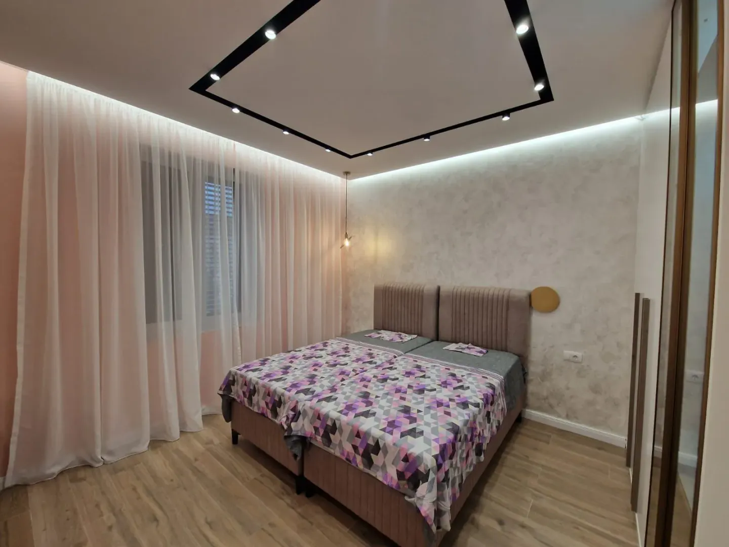 Izdavanje, dvosoban stan, 72m², Tivat, Crna Gora