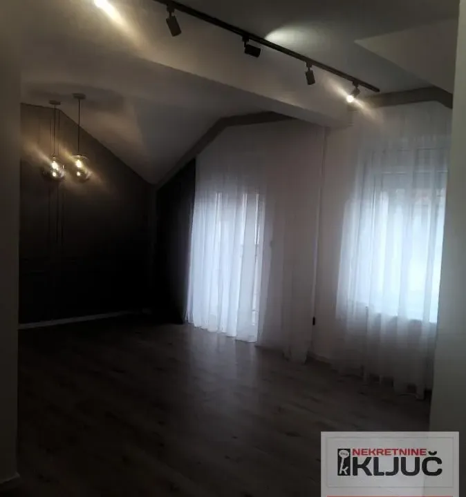 Prodaja, trosoban stan, 58m², Centar, Novi Sad