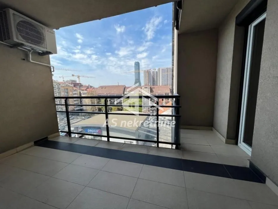 Izdavanje, četvorosoban stan, 100m², Sarajevska, Beograd