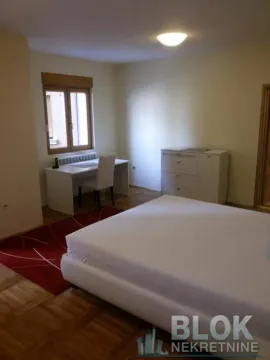 Rent, four bedroom apartment, 150m², Podgorica, Crna Gora - image 18
