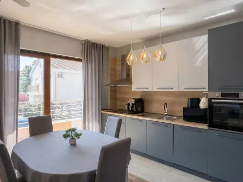 Rent, three bedroom apartment, 85m², Velji Vinogradi, Budva - image 2